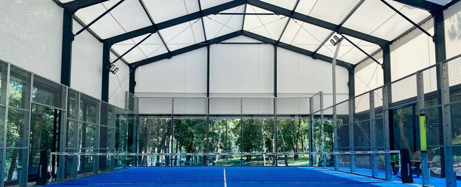 Joueurs de padel en tournoi
